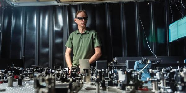David Jones is using advanced laser spectroscopy to assess the composition of rock samples for the mining industry Image: Paul H. Joseph/UBC Brand & Marketing